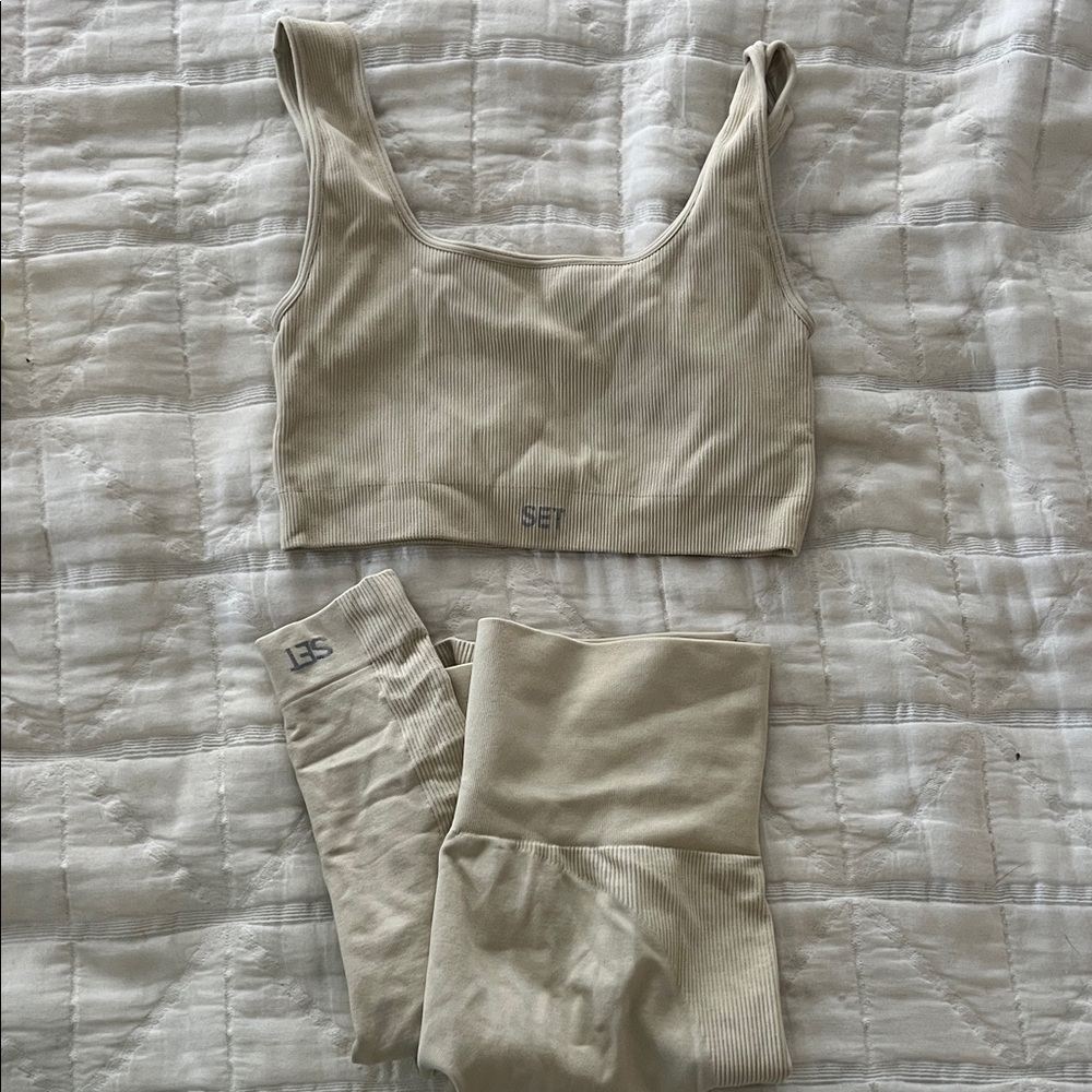 SET Active Cream Leggings and Top Set